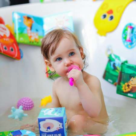 Детская зубная щетка-массажер Крошка Я силиконовая с ограничителем от 3 месяцев+ розовая