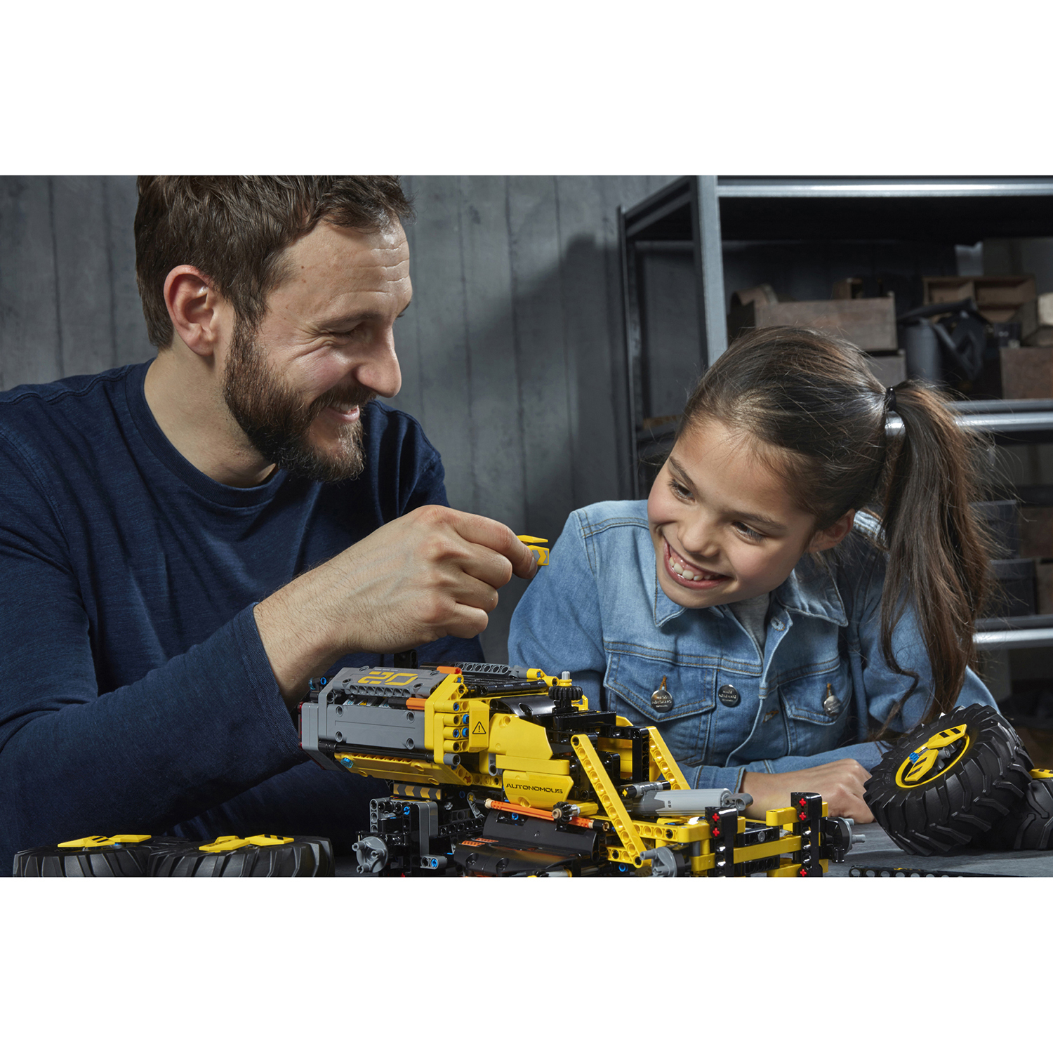 Конструктор LEGO Technic Volvo колёсный погрузчик ZEUX 42081 - фото 39