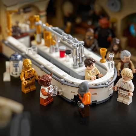 Конструктор LEGO Star Wars Кантина Мос Эйсли 75290
