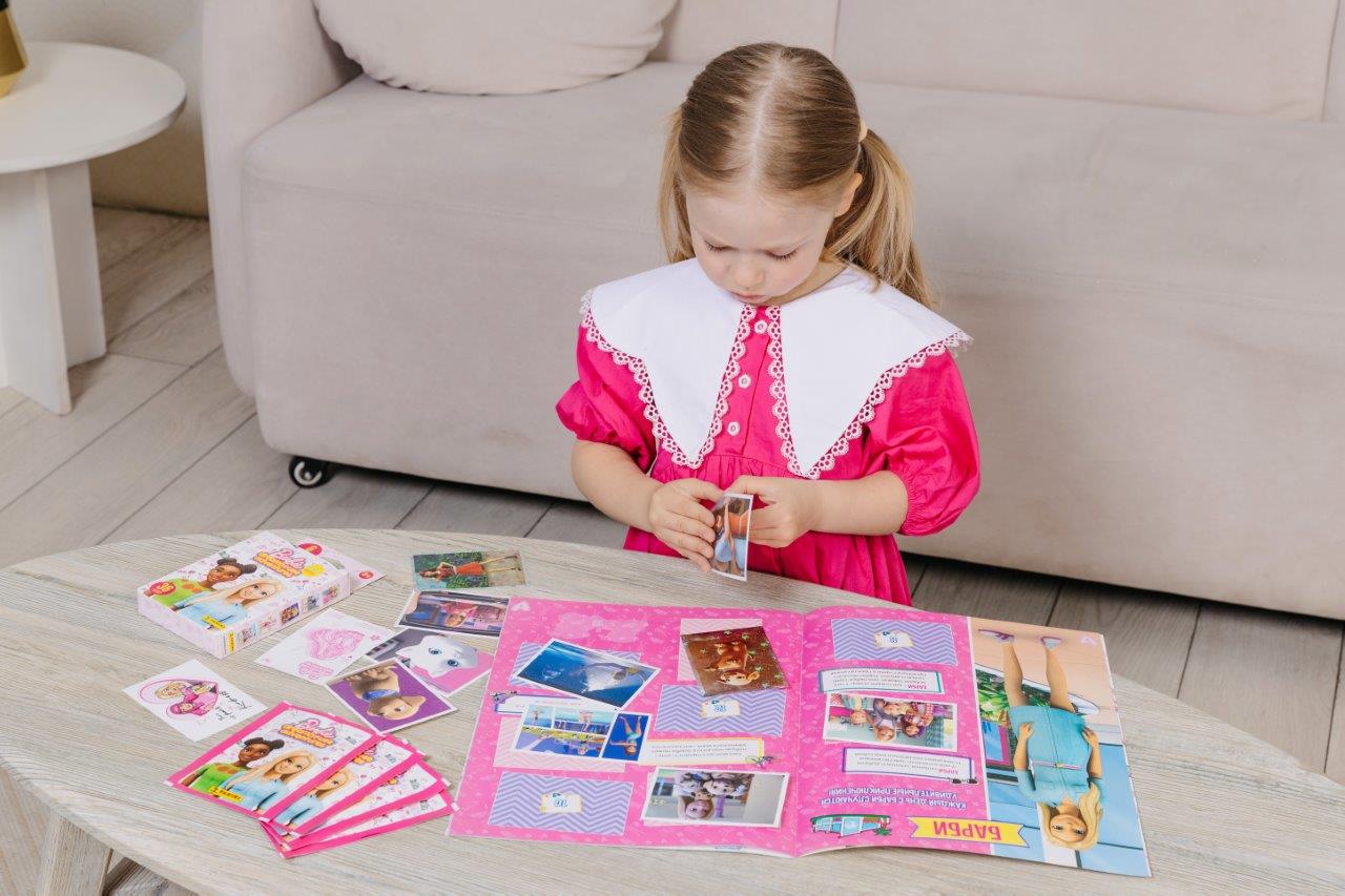 Бокс с наклейками Panini Барби Barbie Приключения в доме мечты 50 пакетиков  купить по цене 1409 ₽ в интернет-магазине Детский мир