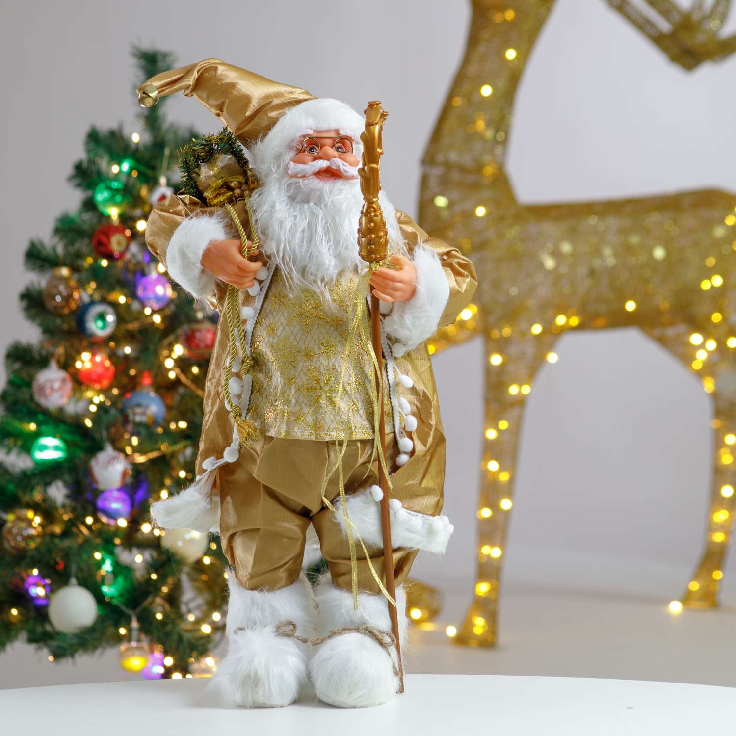 Фигура декоративная BABY STYLE Дед Мороз золотой костюм с посохом и мешком с подарками 60 см - фото 1