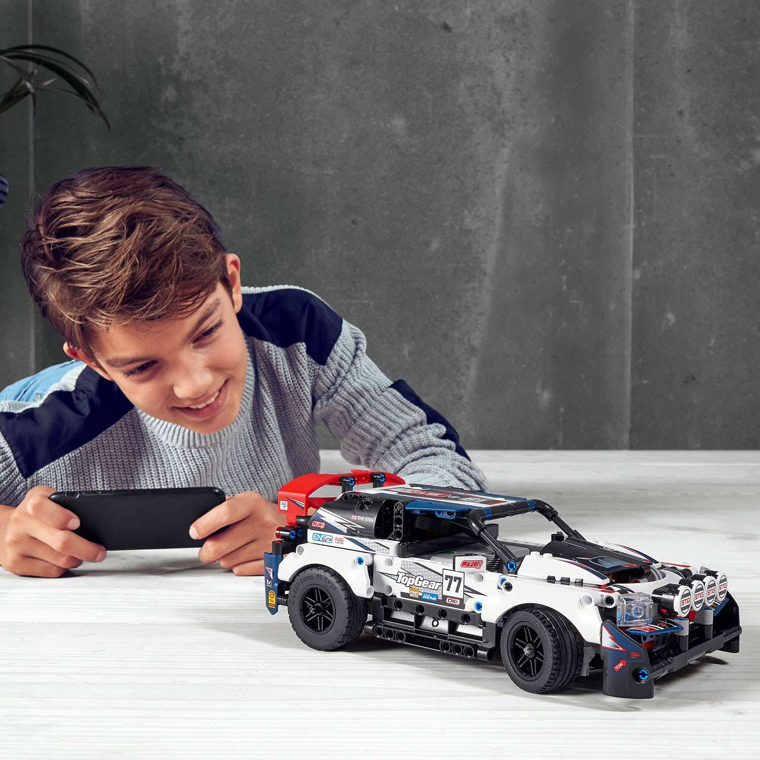 Конструктор LEGO Technic Гоночный автомобиль Top Gear 42109 - фото 14