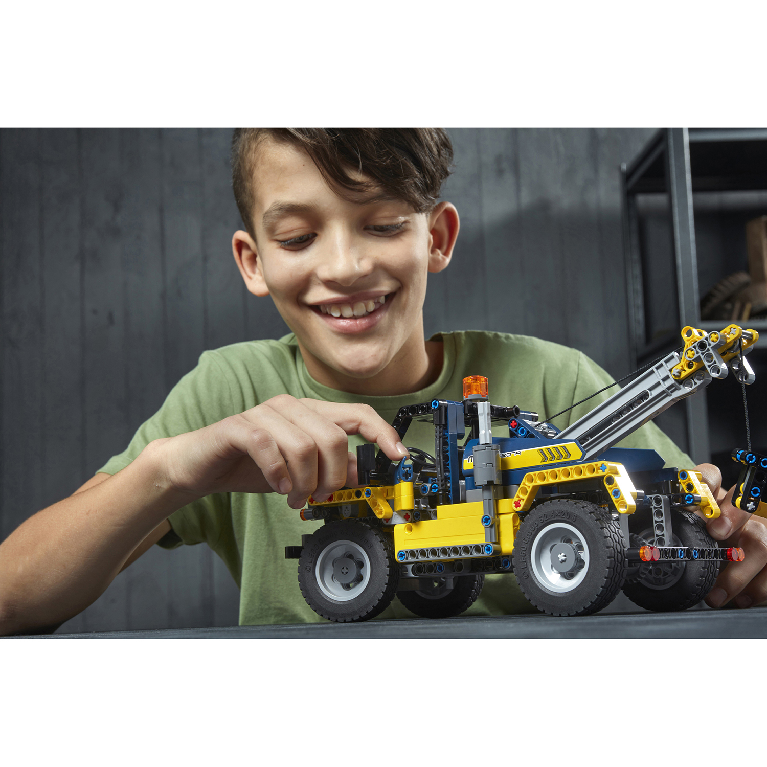 Конструктор LEGO Technic Сверхмощный вилочный погрузчик 42079 - фото 11