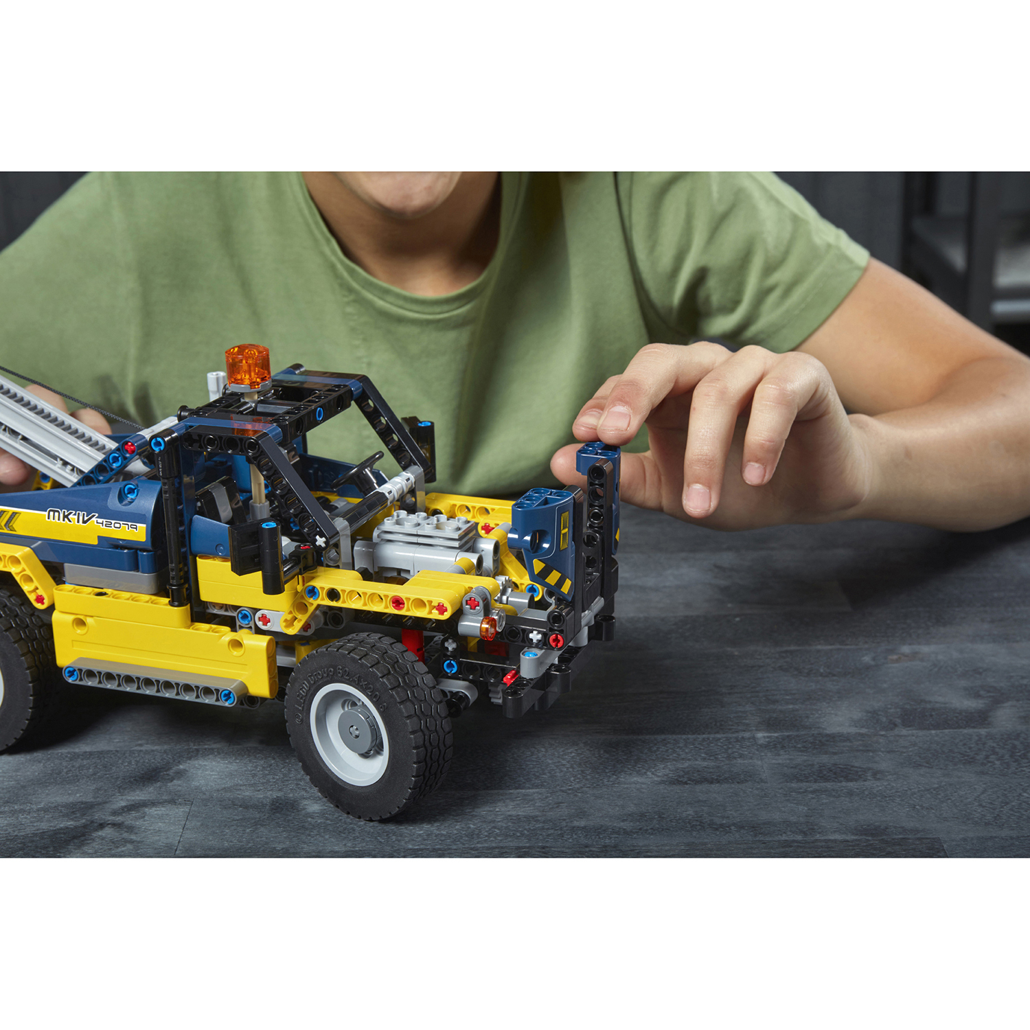 Конструктор LEGO Technic Сверхмощный вилочный погрузчик 42079 - фото 12