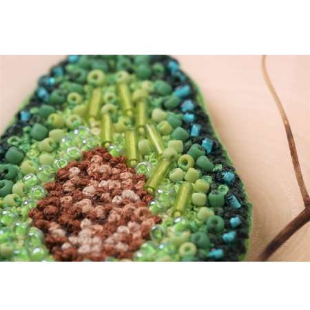 Набор для рукоделия Klart вышивка аксессуаров 10-019 «Брошь. Половинка авокадо»