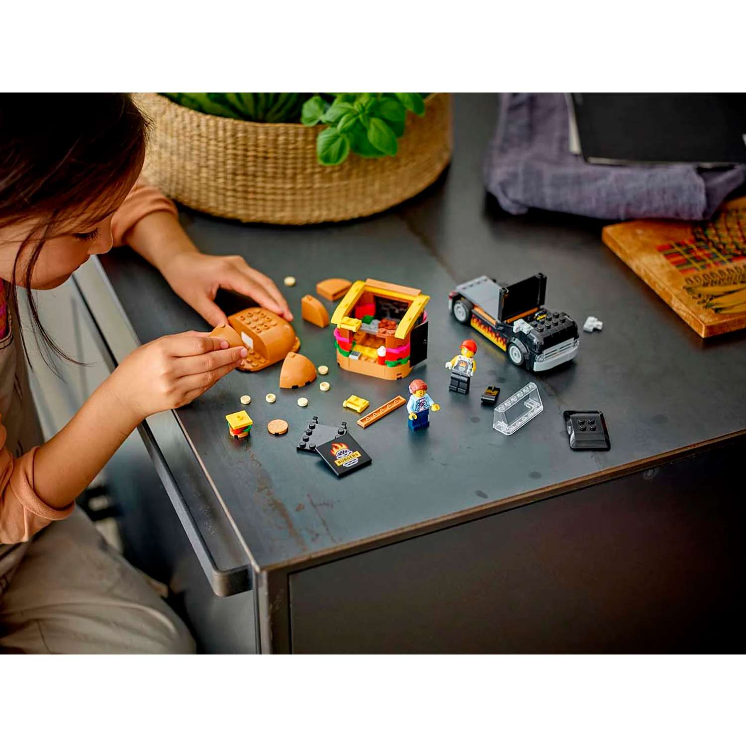 Конструктор детский LEGO City Фургон-гамбургер 60404 - фото 6