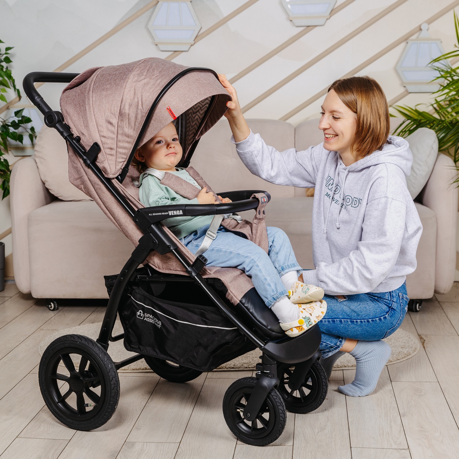 Коляска BabyCare Venga надувные колеса бежевый - фото 15