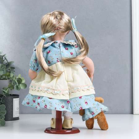 Кукла коллекционная Зимнее волшебство керамика «Света в бежево-голубом платье с цветами с мишкой» 30 см