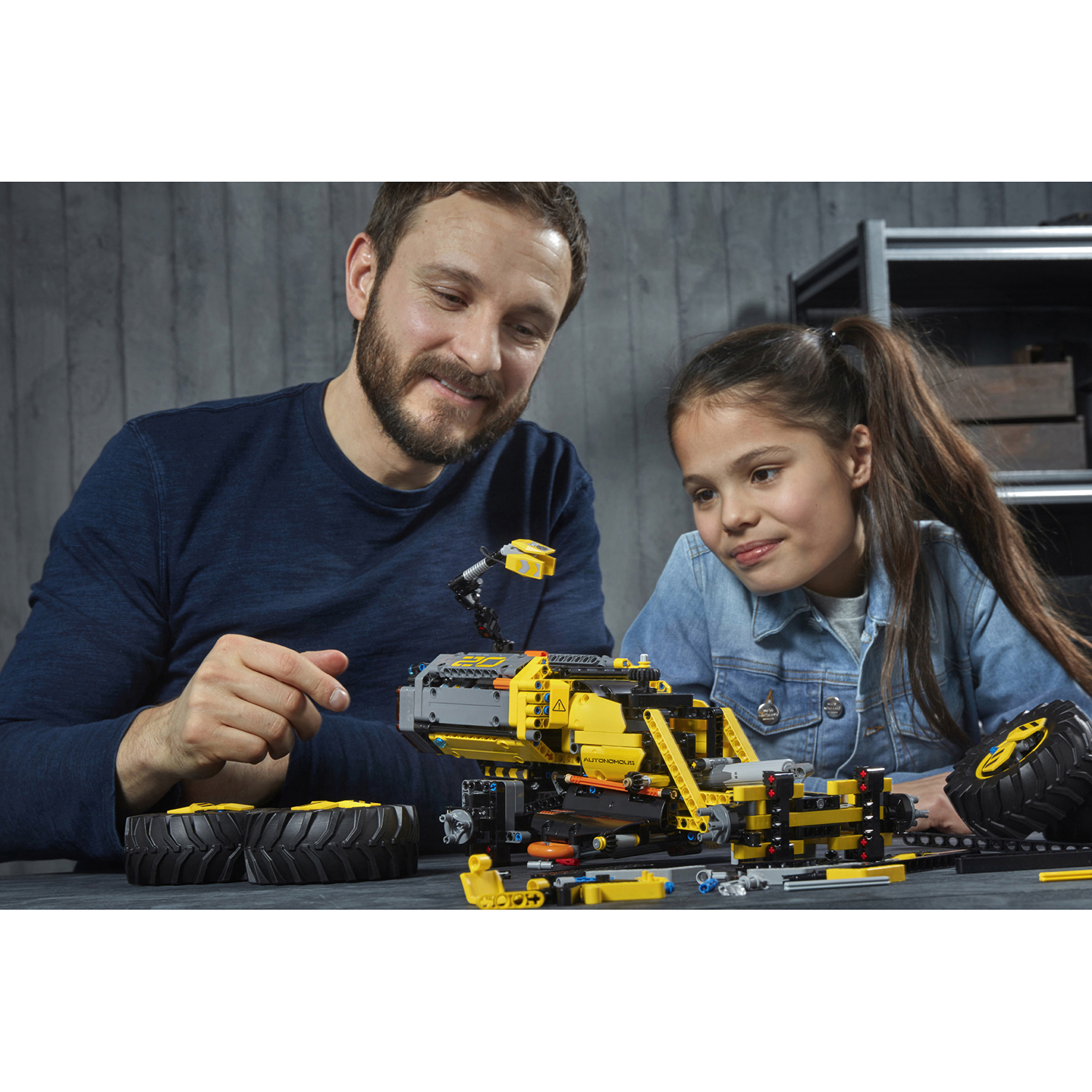 Конструктор LEGO Technic Volvo колёсный погрузчик ZEUX 42081 - фото 40