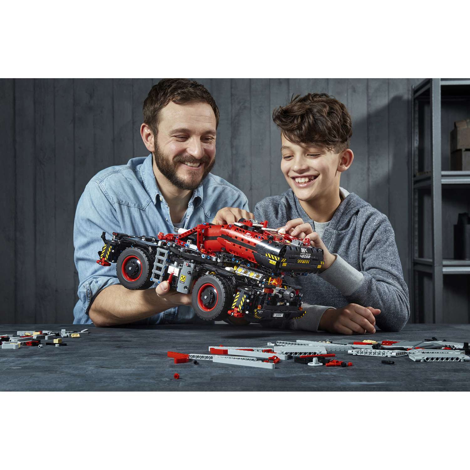 Конструктор LEGO Technic Подъёмный кран для пересечённой местности 42082 - фото 27