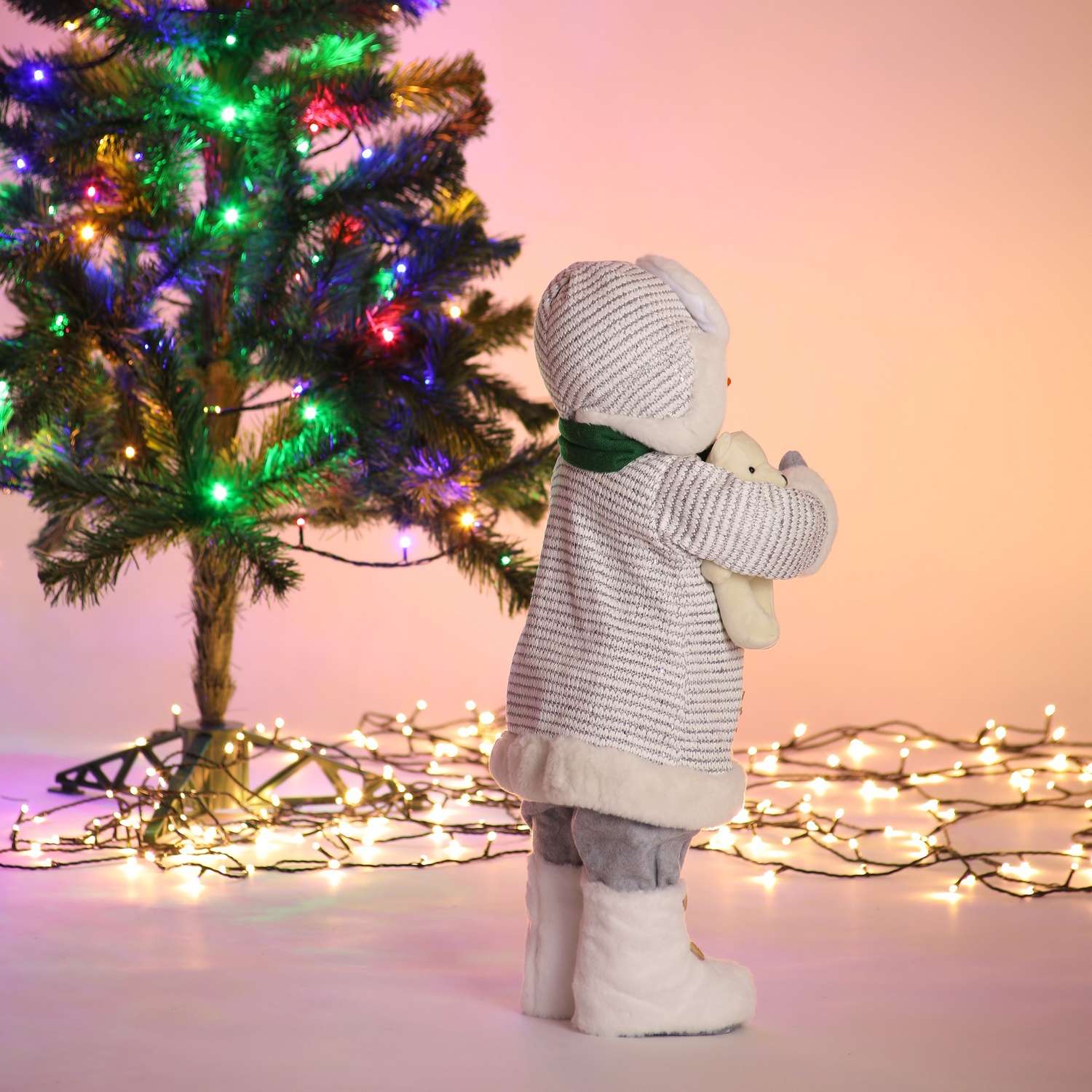 Фигура декоративная BABY STYLE Снеговик белый костюм серые штаны с медвежонком 63 см - фото 5
