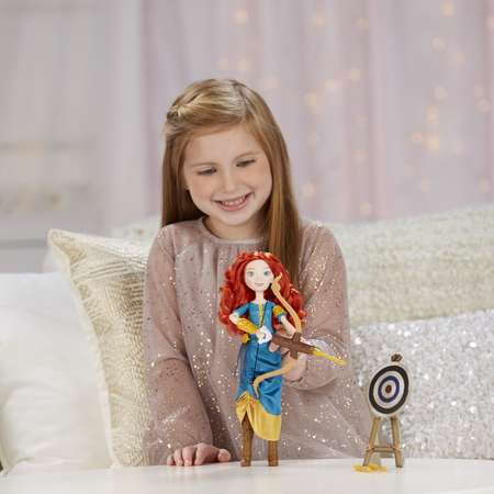 Кукла Princess Disney Hasbro Модная принцесса Мерида и ее хобби B9147EU4