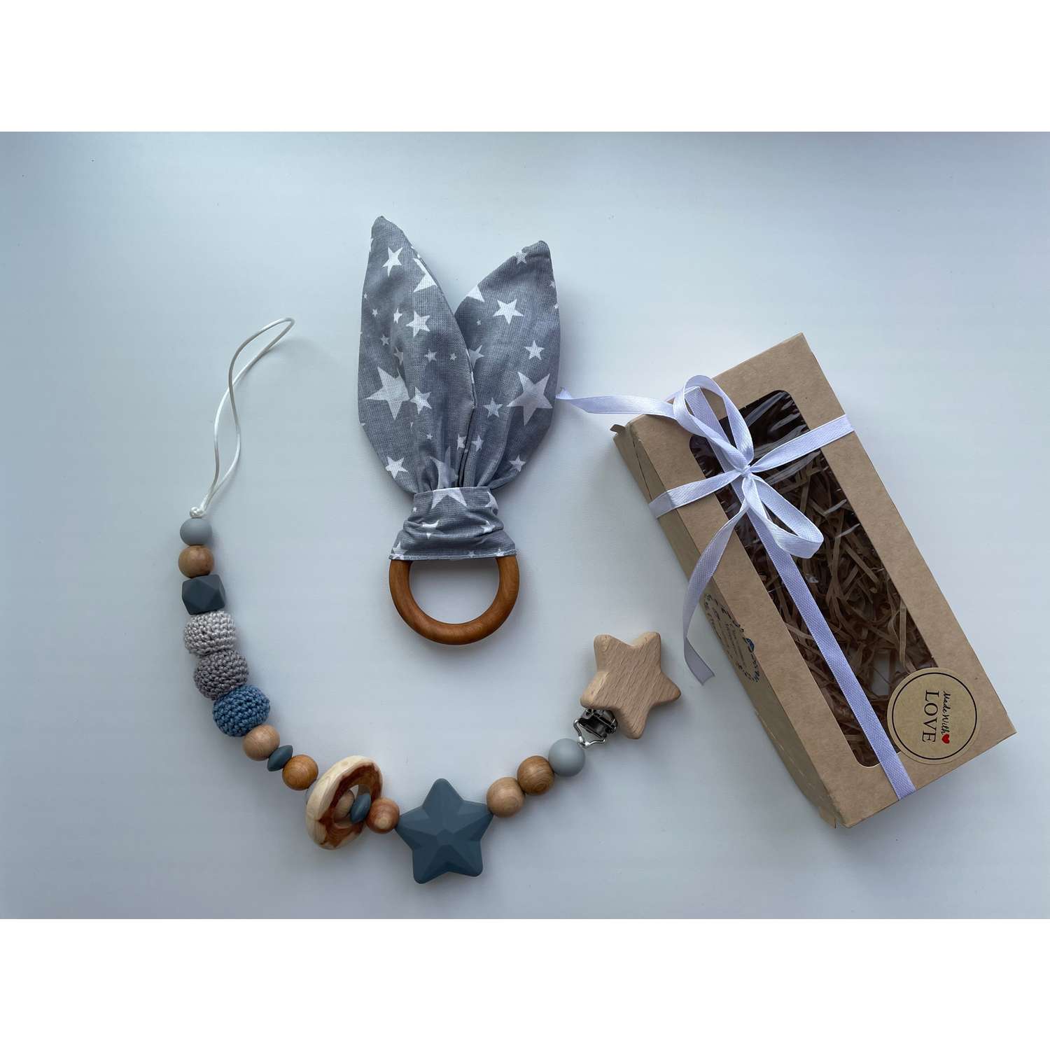 Подарочный набор младенцу Счастливые Моменты Можжевелово/силиконовый + Грызунок «ушки-зайчика» серый - фото 1