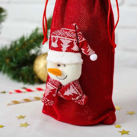 Чехол Страна карнавалия на бутылку «Снеговик колпак и шарф с рисунком» на завязках