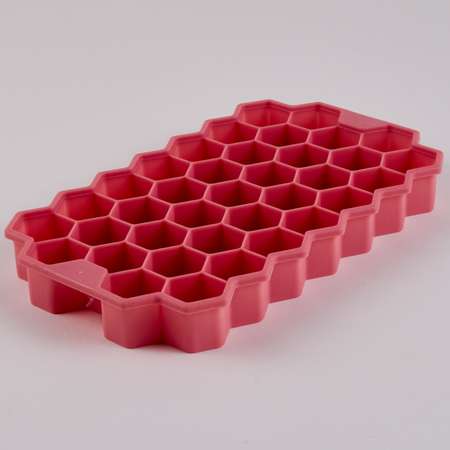 Форма для льда Выручалочка силиконовая Соты 37 ячеек розовая