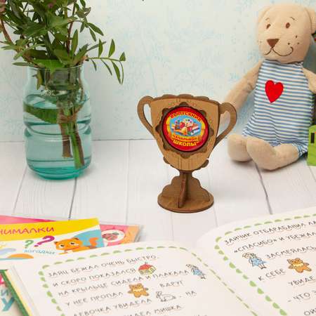 Кубок деревянный малый Символик Выпускник начальной школы