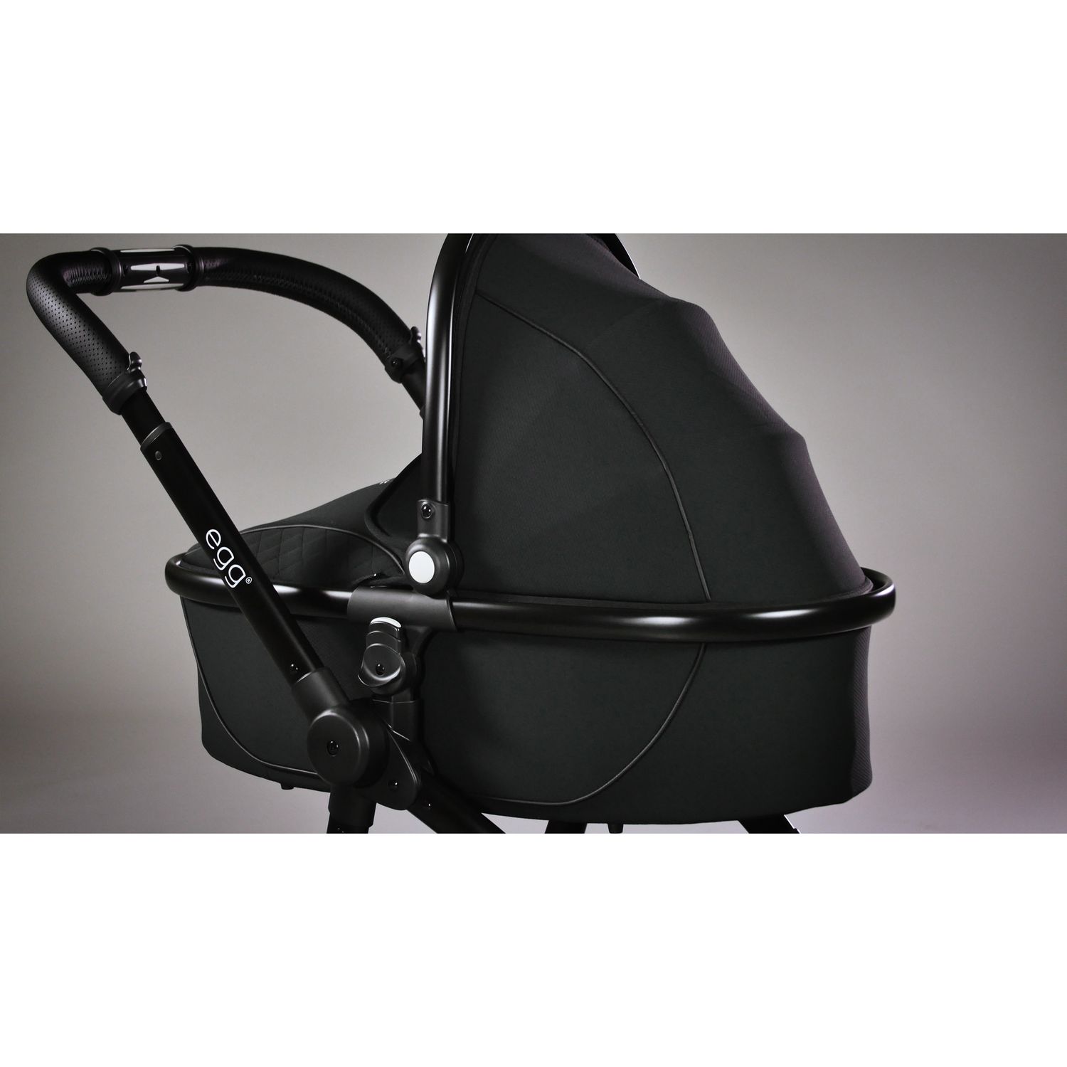 Люлька Egg Carrycot Just Black and Matt Black Frame EGCCJB - фото 4