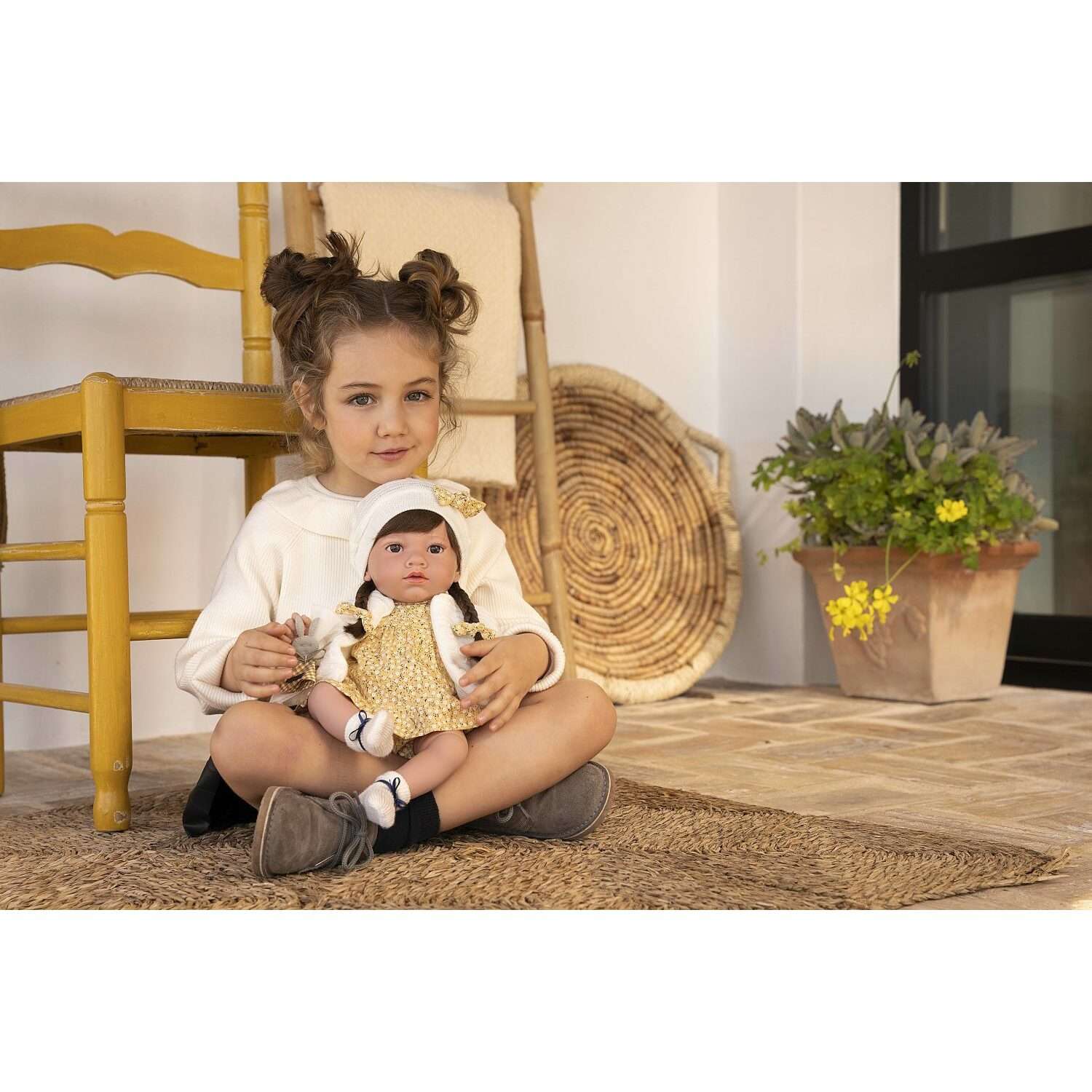 Кукла Arias Elegance Aria 40 см в желтой одежде и с соской Т22045 - фото 2