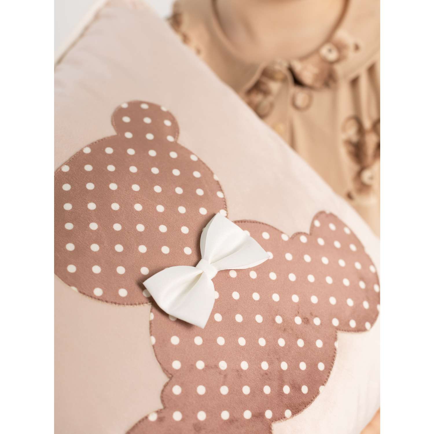 Подушка декоративная детская Мишель Мишка в горошек цвет розовая пудра - фото 5