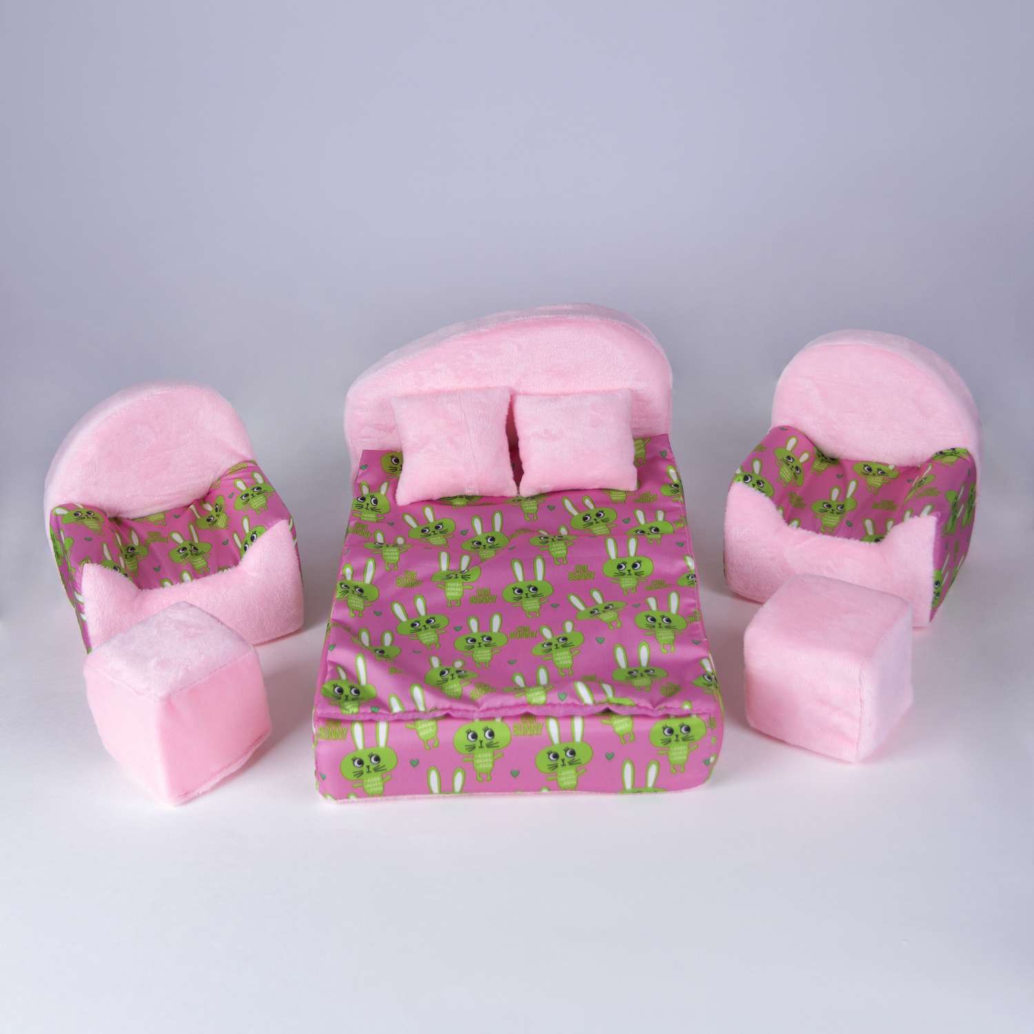 Набор мебели для кукол Belon familia кровать и 2 кресла/ принт кролики розовые с розовым плюшем НМ-003/2-31 - фото 1