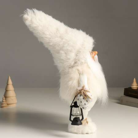 Кукла интерьерная Зимнее волшебство «Дед Мороз в белой мохнатой шубке и колпаке с фонариком» 43 см