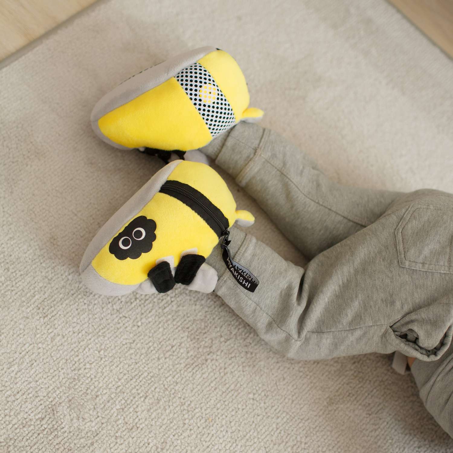 Игрушка Мякиши Игрушка детская развивающая Шнуровка Ботинки / шнуровка для детей / подарок / бизиборд - фото 3