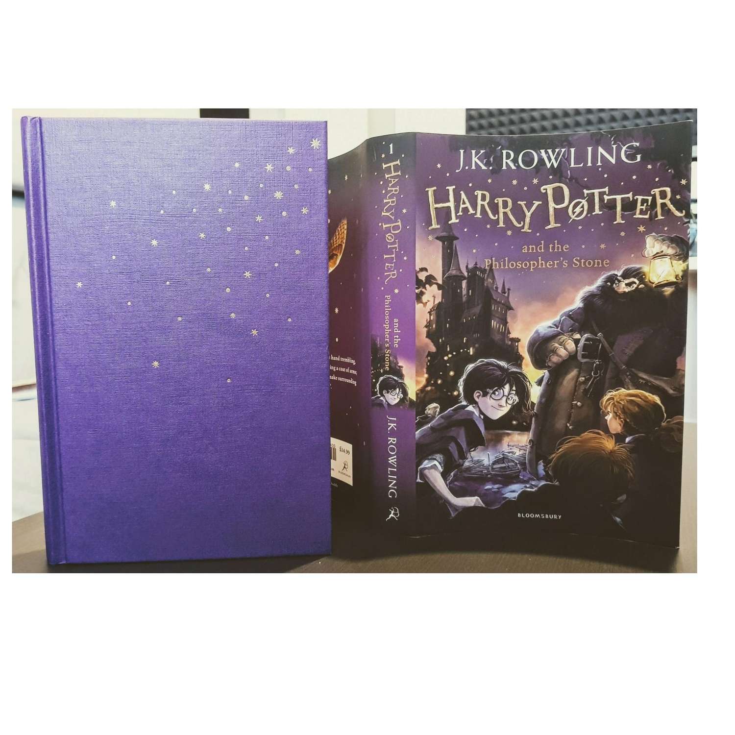 Книга философский камень купить. Harry Potter and the philosopher's Stone book Bloomsbury. Обложка книги Harry Potter and the philosopher`s Stone. Harry Potter and the philosopher s Stone обложка.