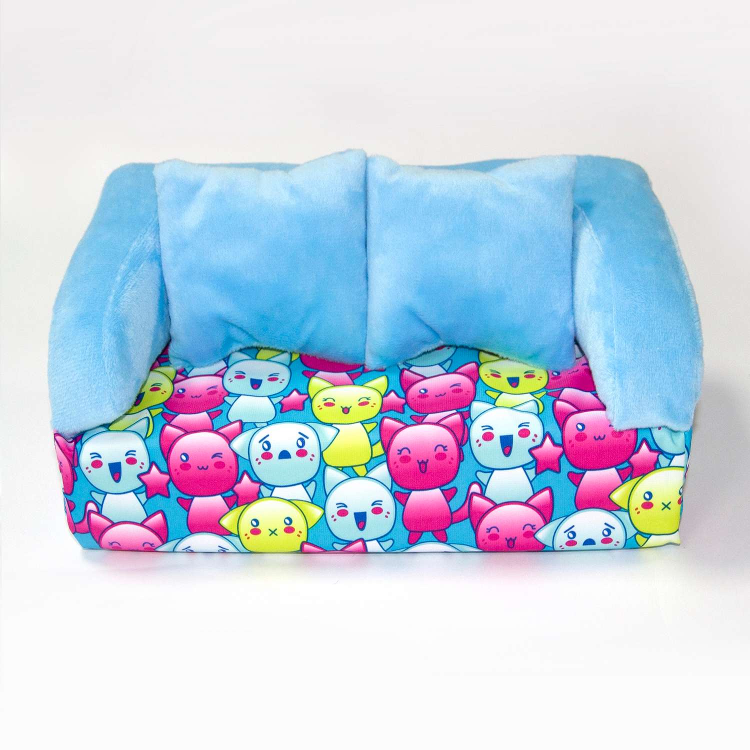 Набор мебели для кукол Belon familia Принт хор котят бирюзовый диван с 2 подушками НМ-004/3-32 - фото 1