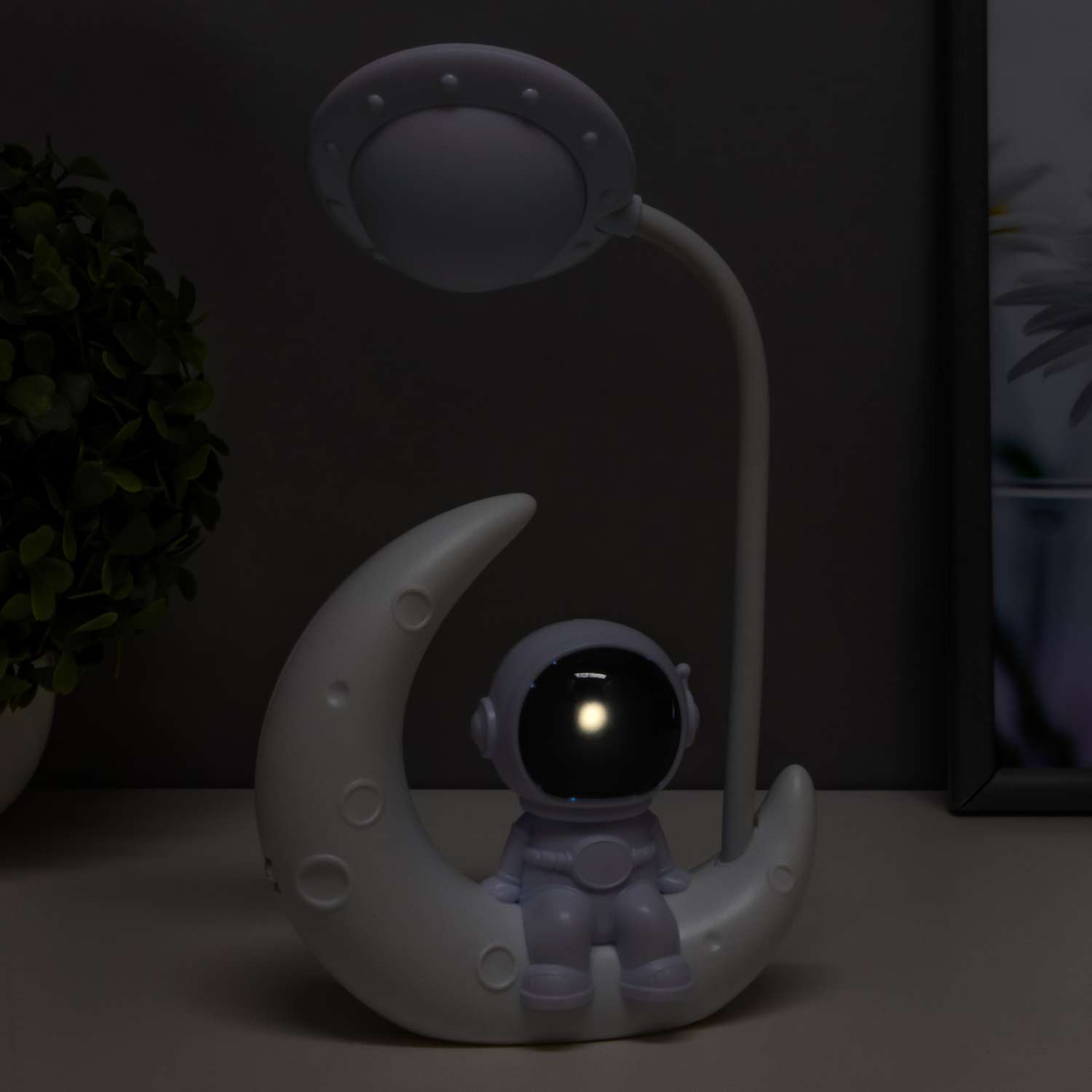 Настольная лампа Sima-Land «Астронавт на луне» LED 3Вт USB АКБ 13х5х26 см - фото 4