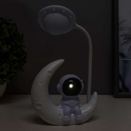 Настольная лампа Sima-Land «Астронавт на луне» LED 3Вт USB АКБ 13х5х26 см