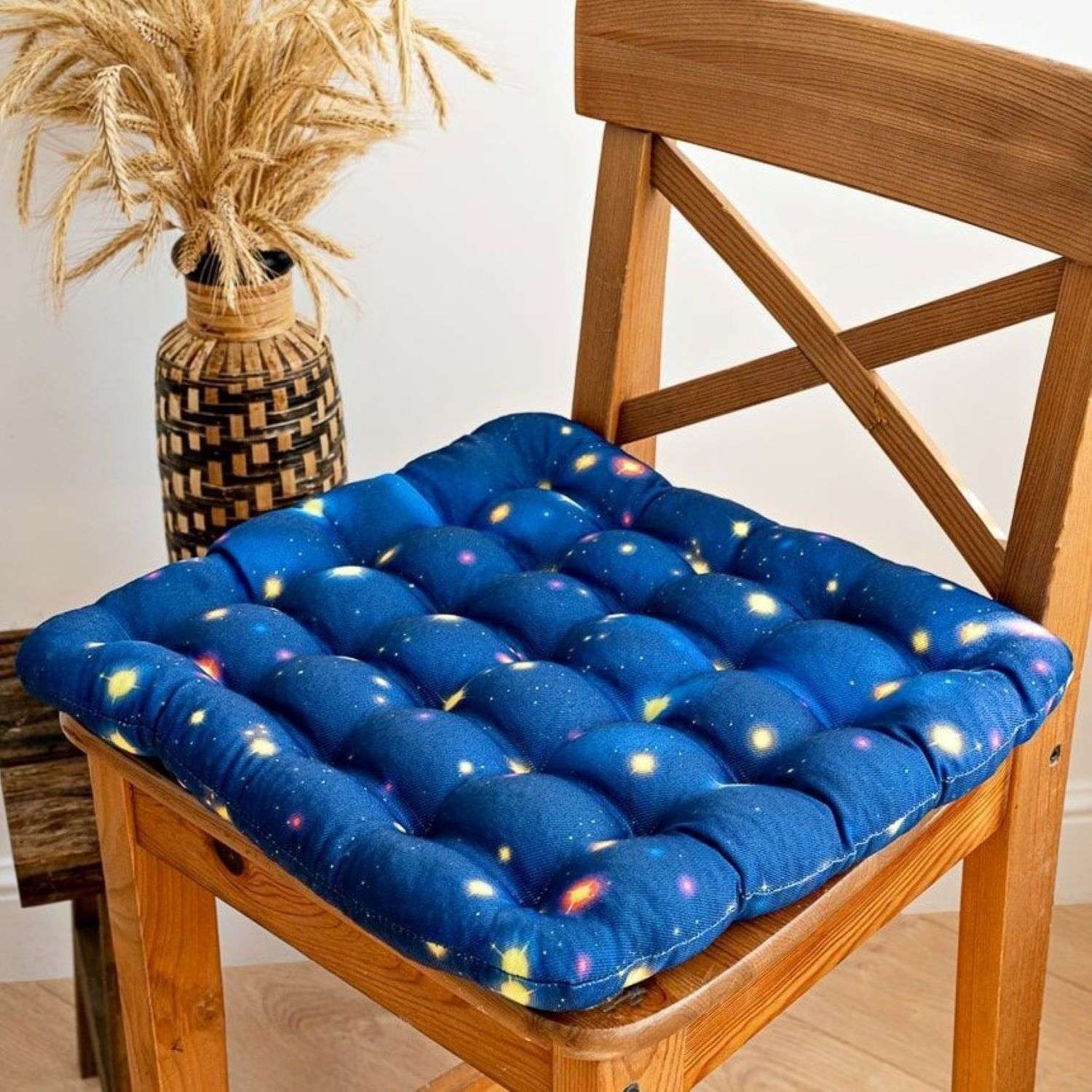 Подушка на стул BIO-TEXTILES Небо в звездах 40х40 см с лузгой гречихи - фото 1