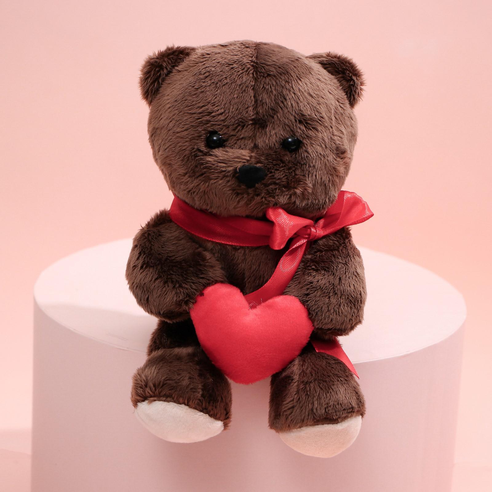 Мягкая игрушка Milo Toys Ted с сердечком мишка 25 см - фото 1