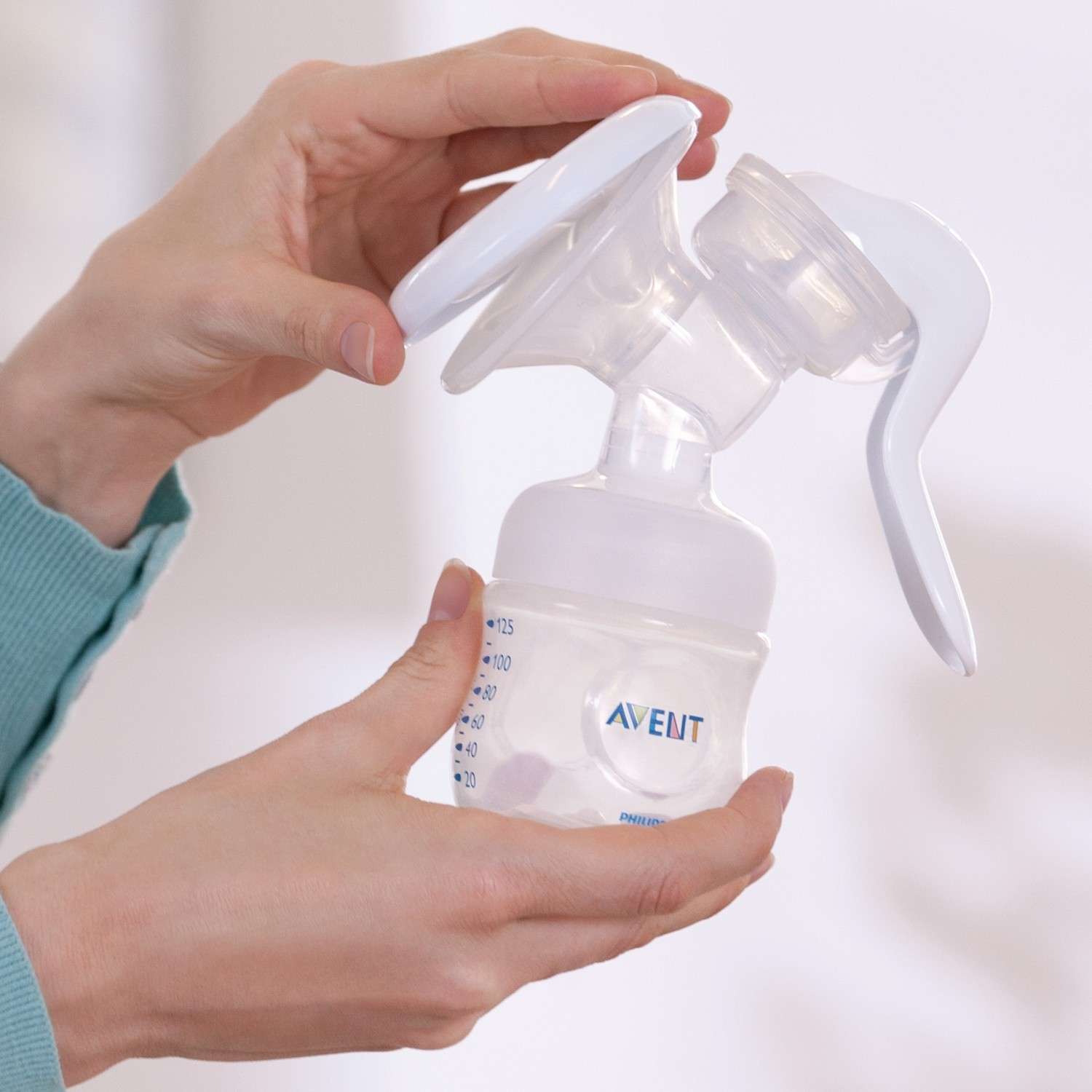 Ручной молокоотсос с бутылочкой Philips Avent Natural SCF330/20 - фото 10