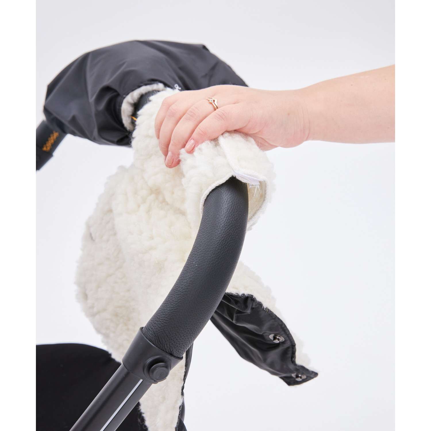 Муфта для коляски Осьминожка меховая 2 шт черная К025/1 - чёрный - фото 2