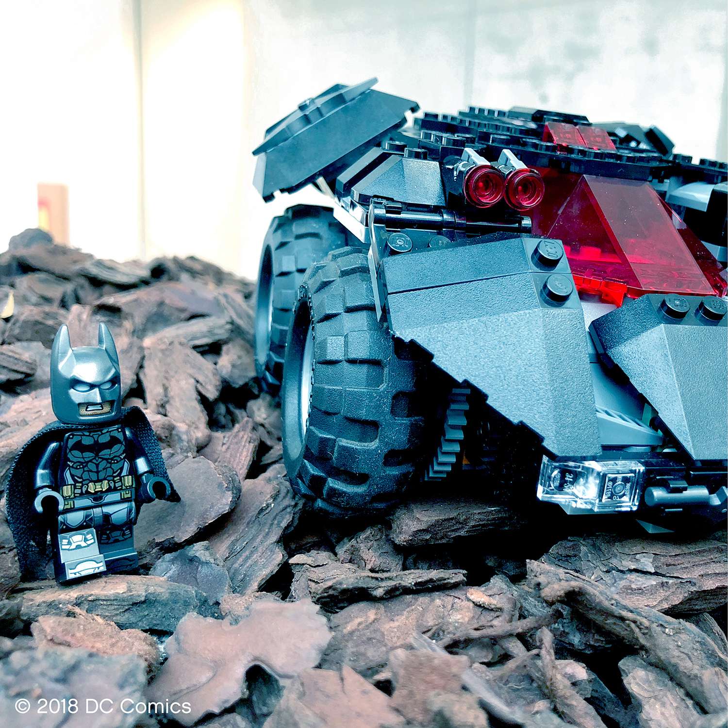 Конструктор LEGO Super Heroes Бэтмобиль с дистанционным управлением 76112 - фото 7