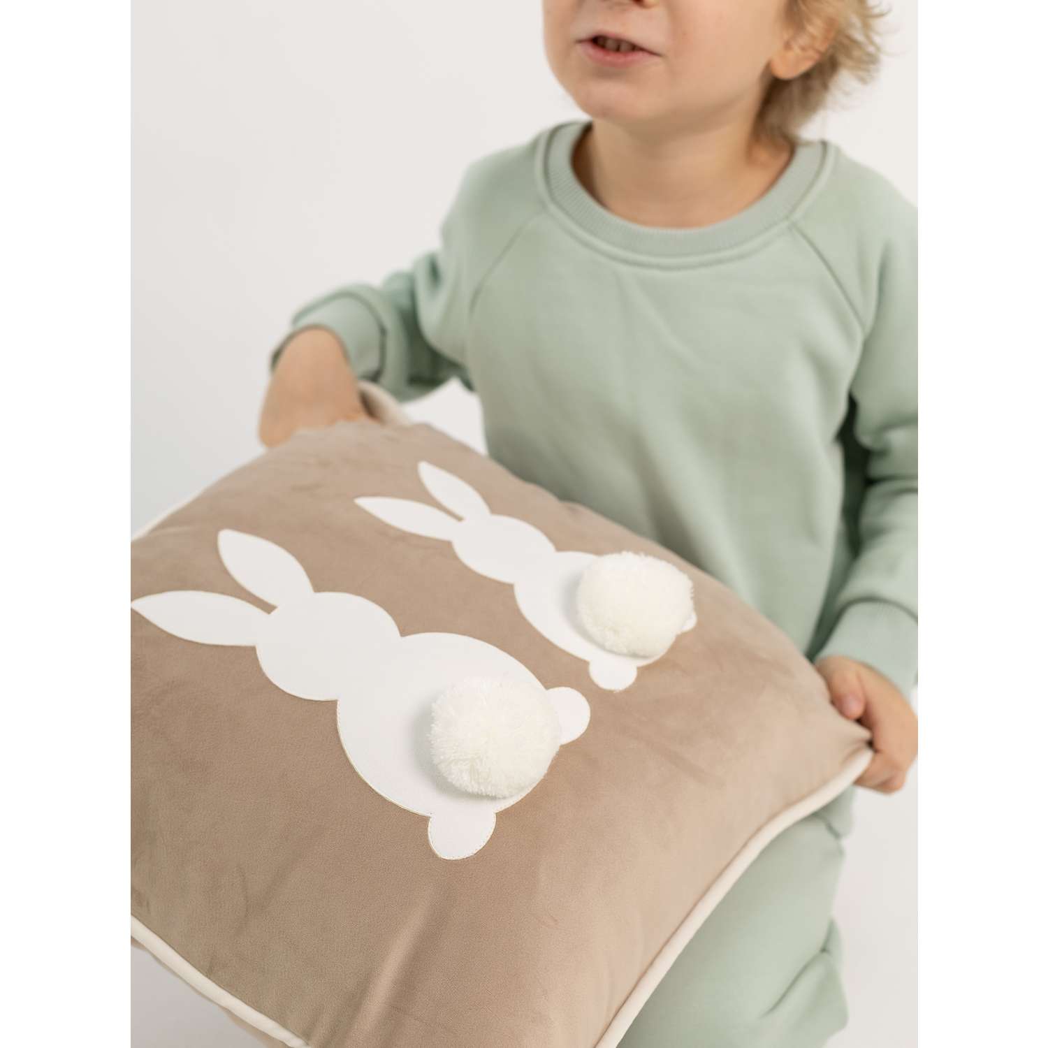 Подушка декоративная детская Мишель Зайки бежевый цвет - фото 4