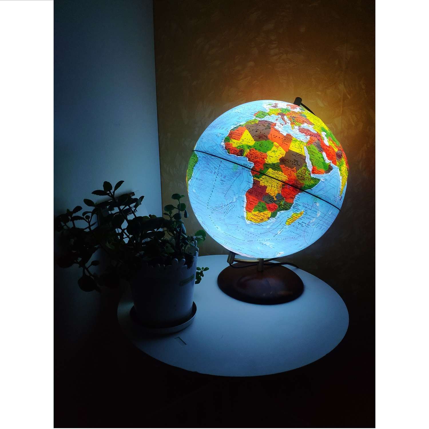 Глобус Globen Земля на подставке из натурального дерева с LED-подсветкой 32 см - фото 9