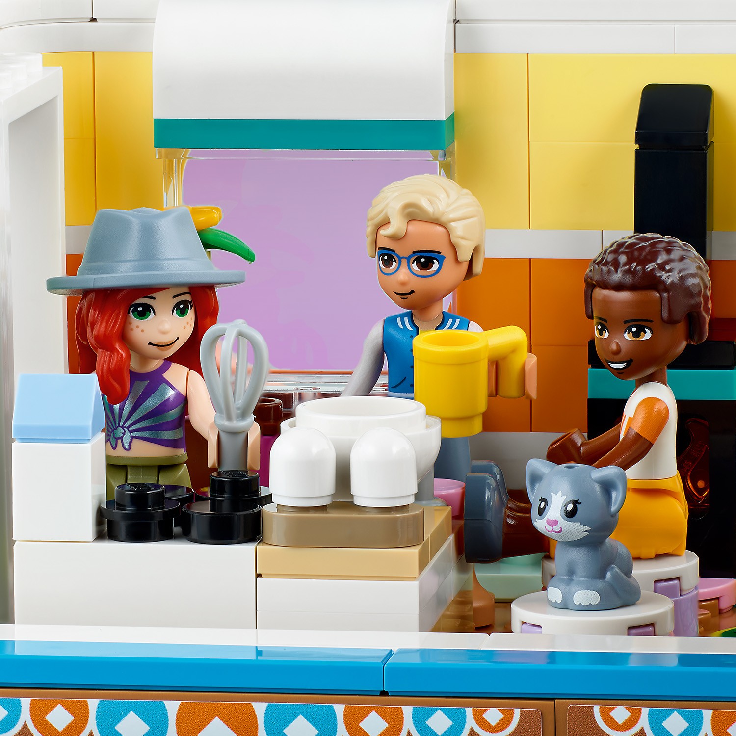 Конструктор LEGO Friends Плавучий дом на канале 41702 купить по цене 5499 ₽  в интернет-магазине Детский мир