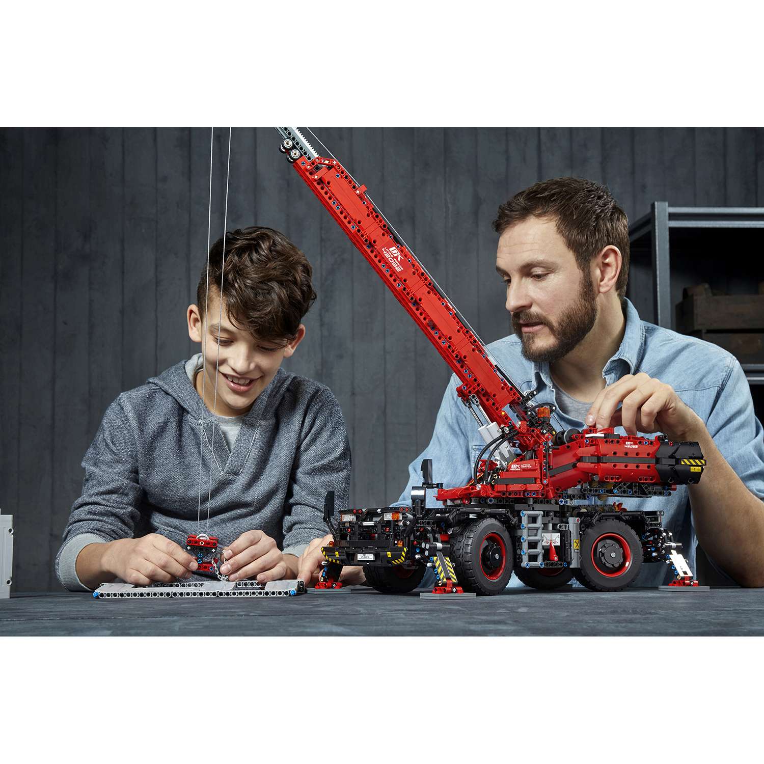 Конструктор LEGO Technic Подъёмный кран для пересечённой местности 42082 - фото 57