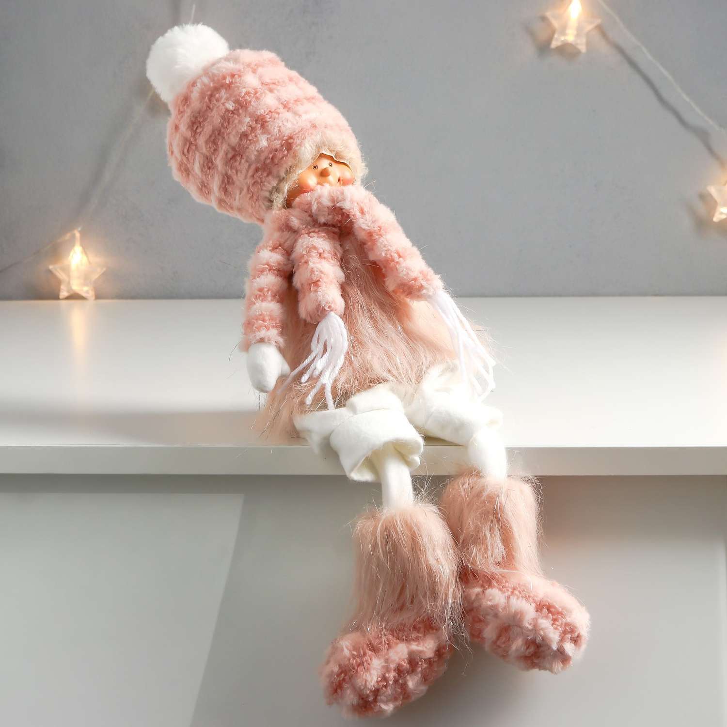 Кукла интерьерная Зимнее волшебство «Мальчишка-кудряш в розовом меховом костюме» длинные ножки 51х10 5х13 5 см 75753 - фото 3