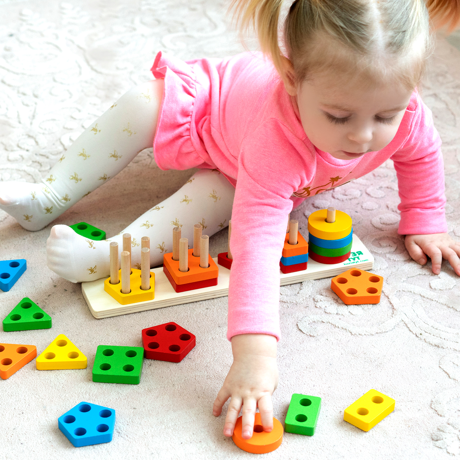 Деревянный сортер для малышей КУЗЯ ТУТ Развивающая детская игра монтессори пирамидка логика из бука - фото 3