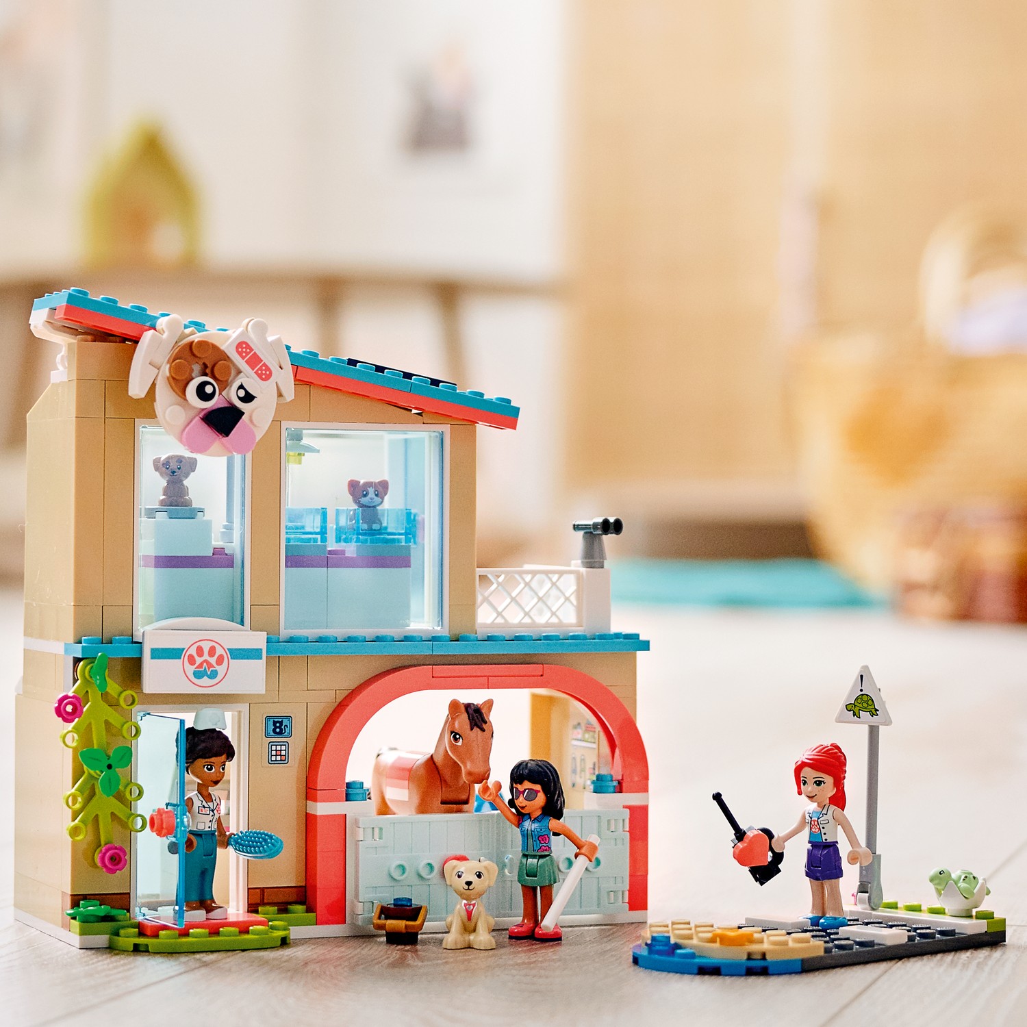 Конструктор LEGO Friends Ветеринарная клиника Хартлейк-Сити 41446 - фото 7