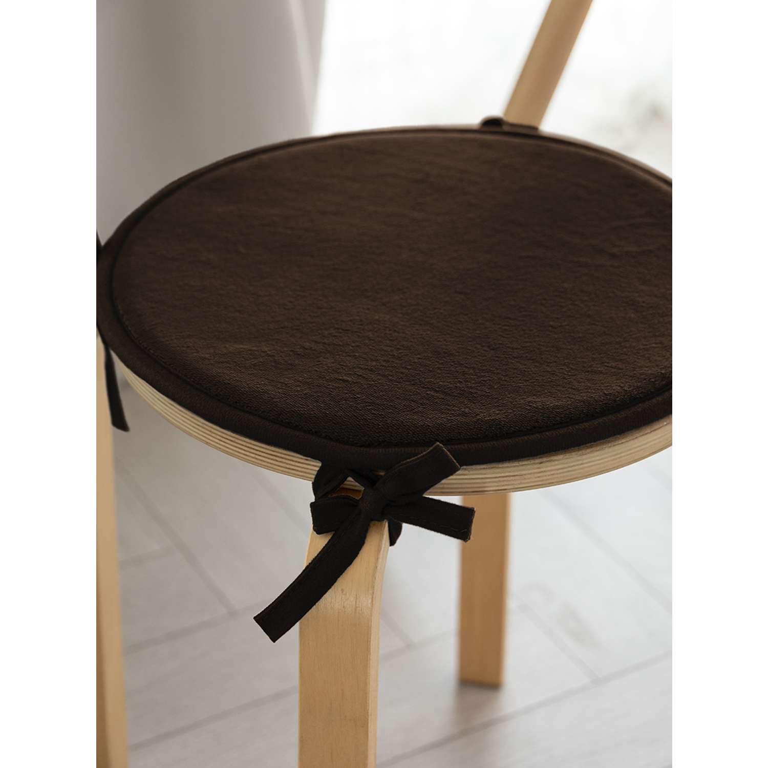Подушка на стул DeNASTIA с эффектом памяти D35 см коричневый P111237 - фото 3