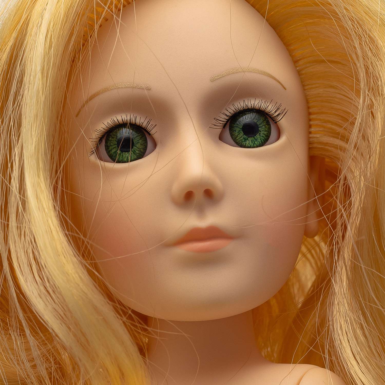 Кукла современная виниловая TRINITY Мира желтая юбка и белая футболка TD850 - фото 2