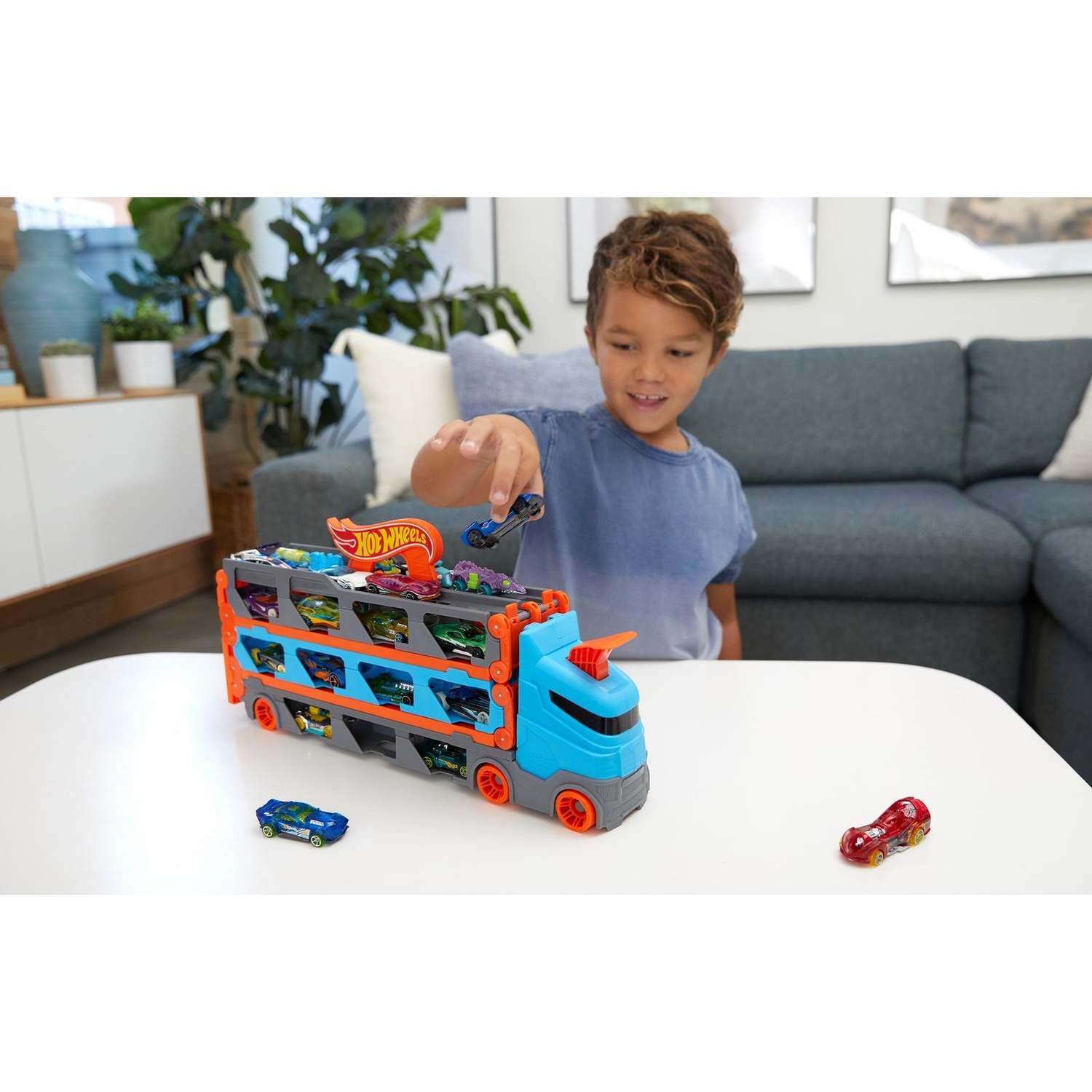 Hot wheels грузовик автотрек gvg37. Игрушечный трек hot Wheels грузовик-автотрек скоростная автотрасса gvg37.