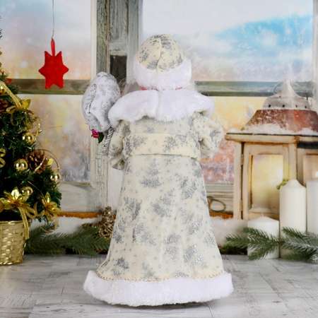 Дед мороз Зимнее волшебство «В белой шубке с подарками» двигается с подсветкой 38 см