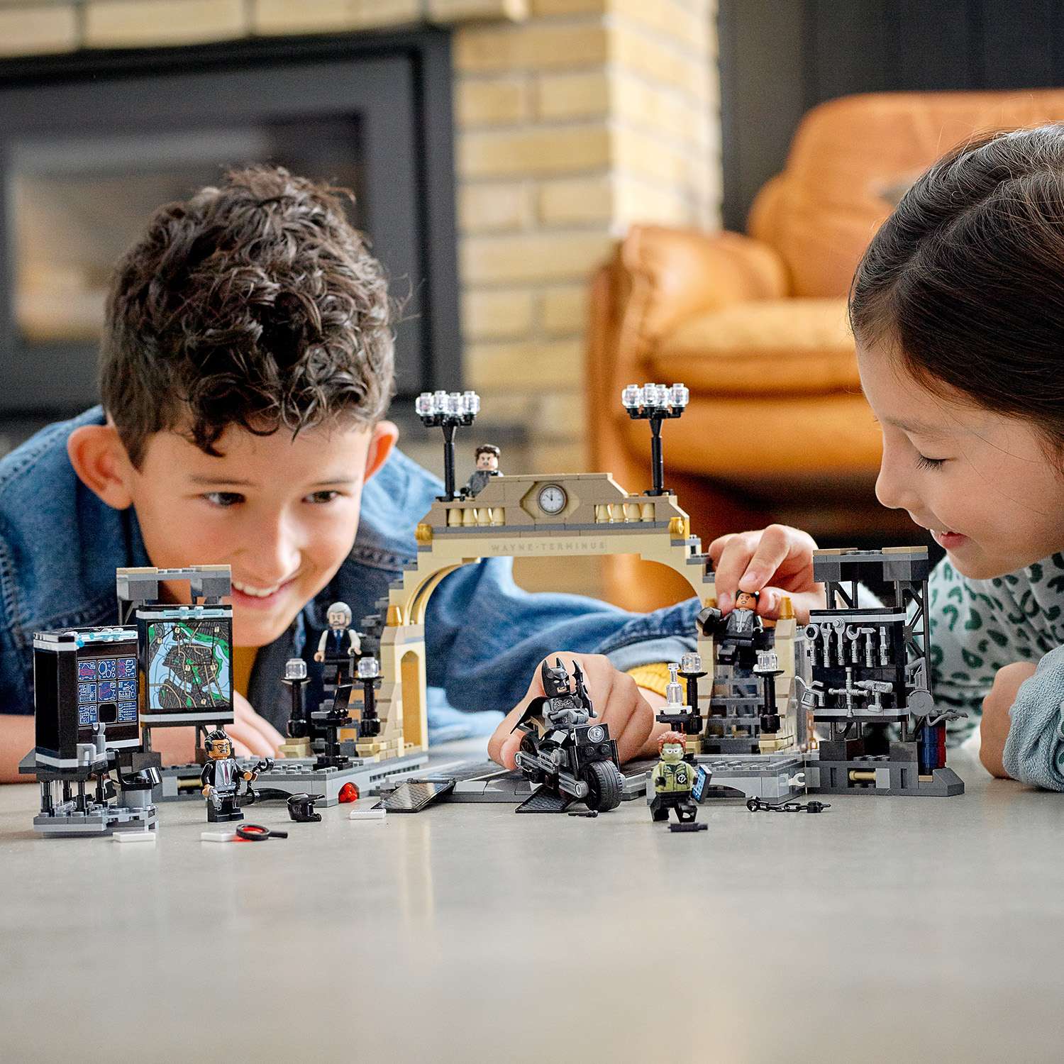 Конструктор LEGO Super Heroes Бэтпещера схватка с Загадочником 76183 - фото 9