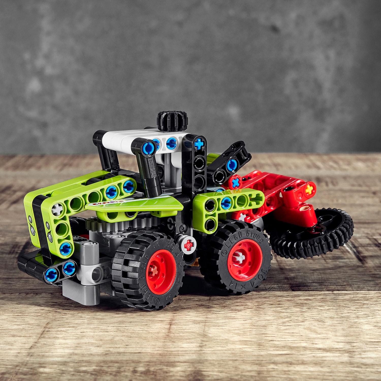 Конструктор LEGO Technic Mini Claas Xerion 42102 - фото 7