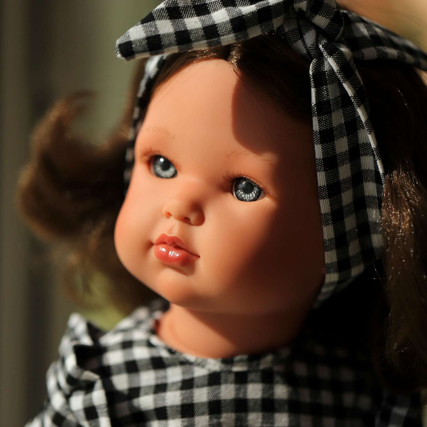 Кукла Antonio Juan Белла в чёрном платье 45 см виниловая 28224 28224 - фото 4