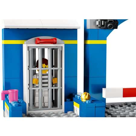 Конструктор LEGO City Побег из полицейского участка 60370